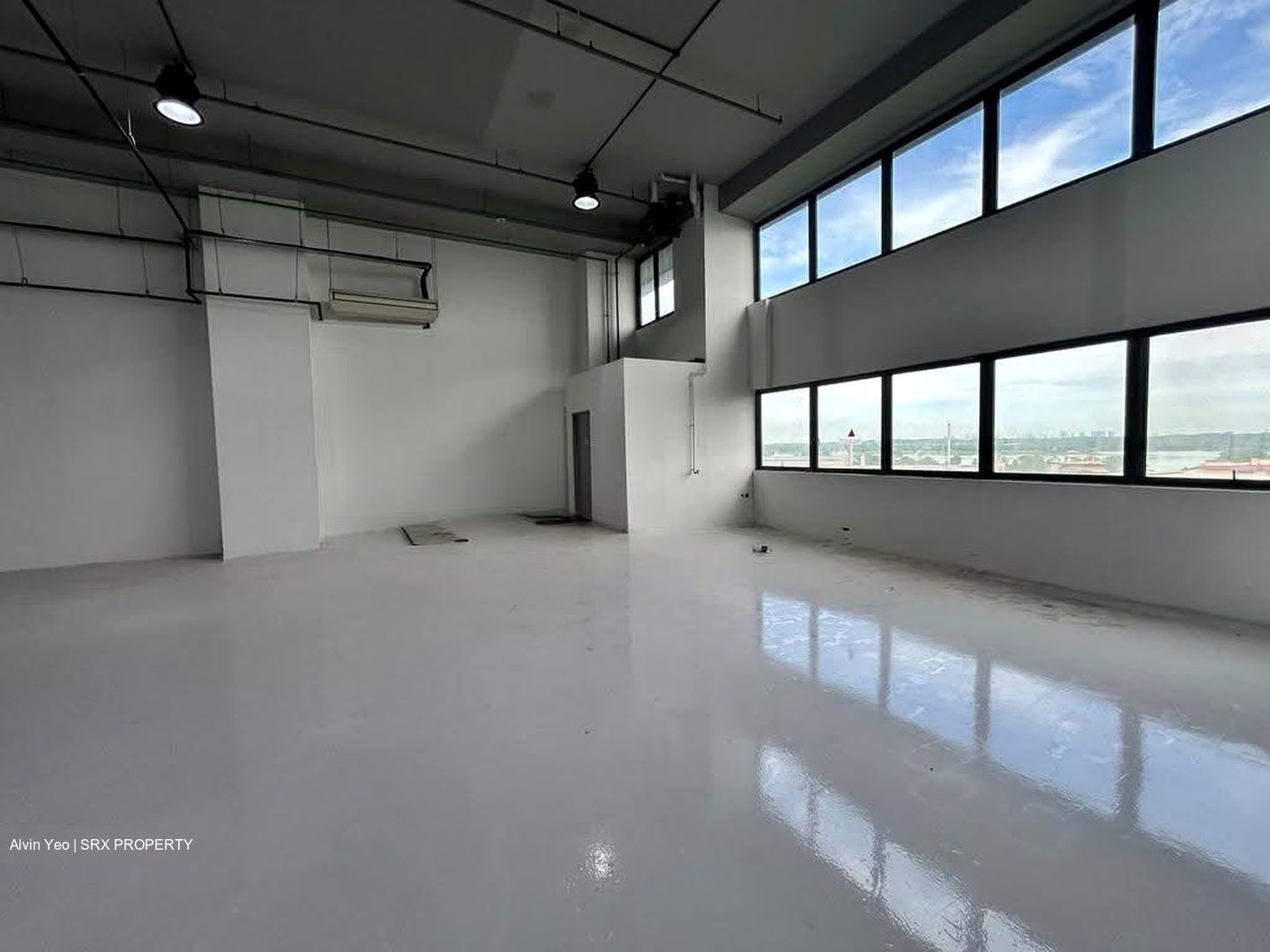 Carros Centre (D25), Factory #622567451
